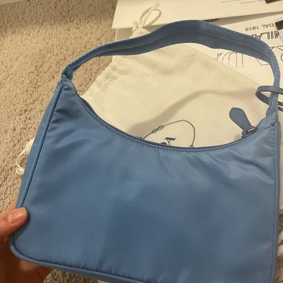 Prada : Re-Nylon Re-edition 2000 mini-bag (periwinkle blue) - Picture 4 of 7
